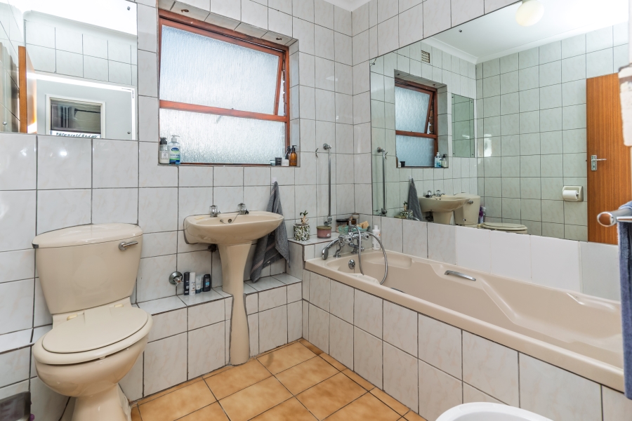 6 Bedroom Property for Sale in Kommetjie Western Cape